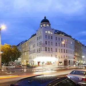 https://julius-25-duplex-apartment-5-mins-to-city-centre.vienna-besthotels.com